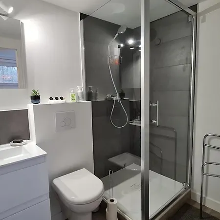 아파트 Independent With Garden And Easy Parking